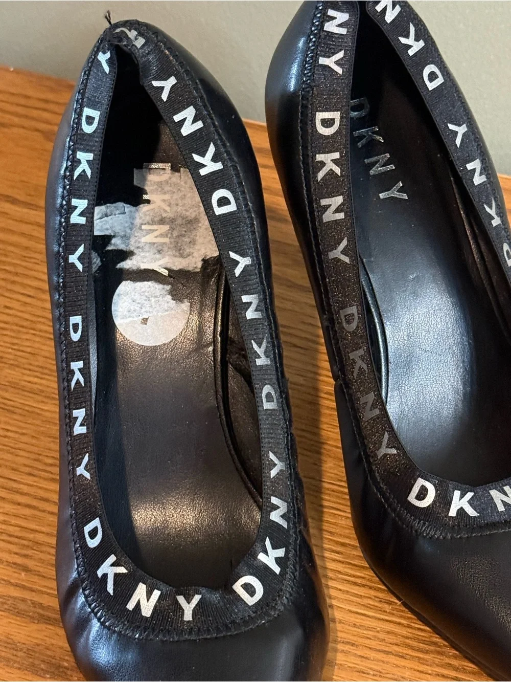 Y2K DKNY Women Katrina Logo Pumps Heels Color Black Size 7